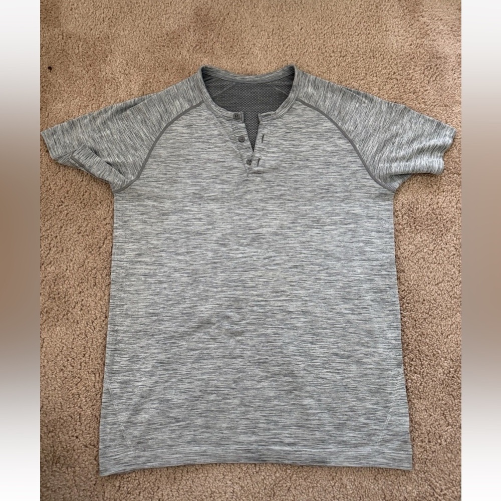 Lululemon Mens M Gray Metal Vent Tech Henley Shirt Performance Short Sleeve